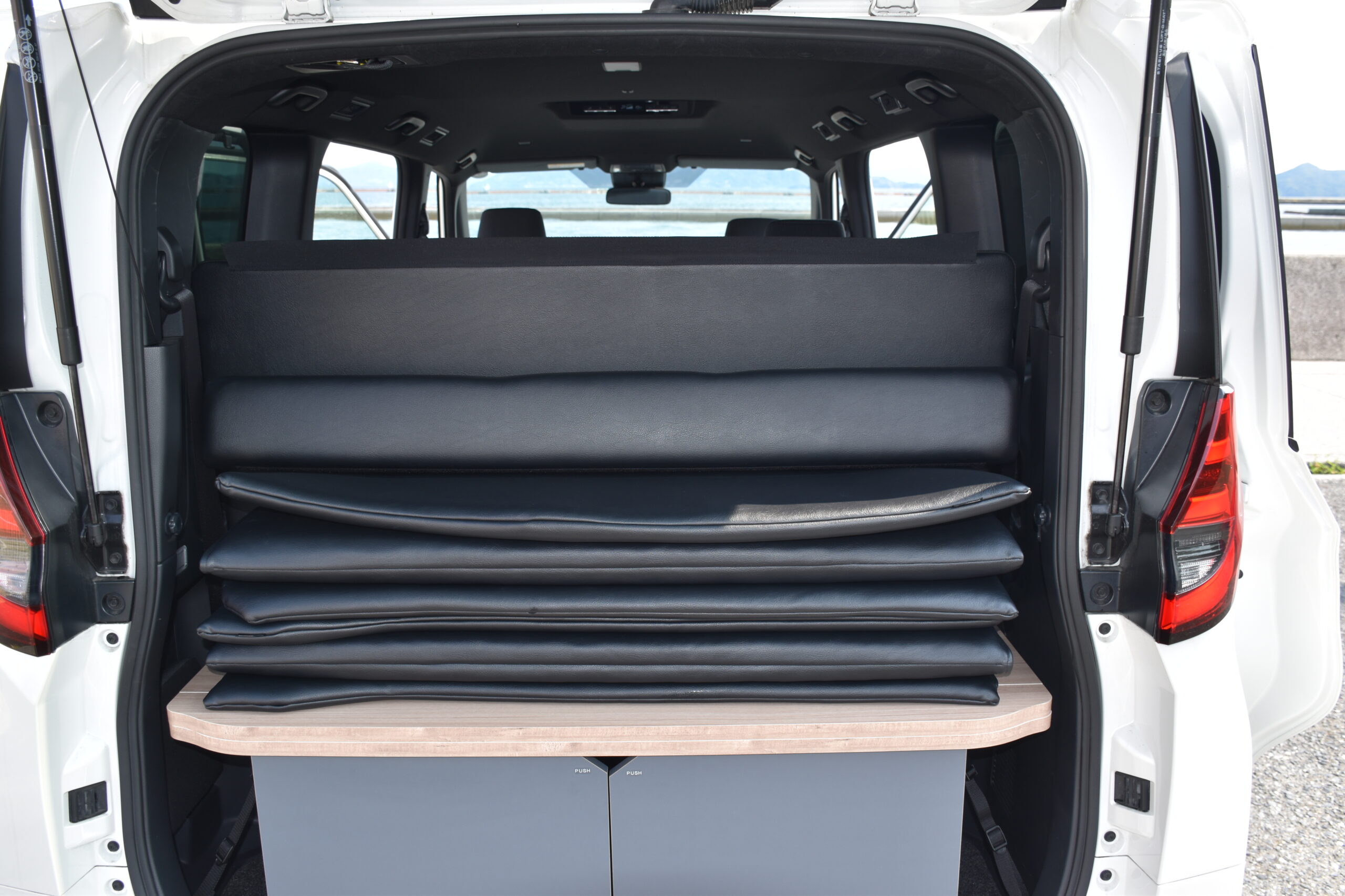 TOYOTA ノア/ヴォクシー専用ベッドキット - ウェルビー広島株式会社